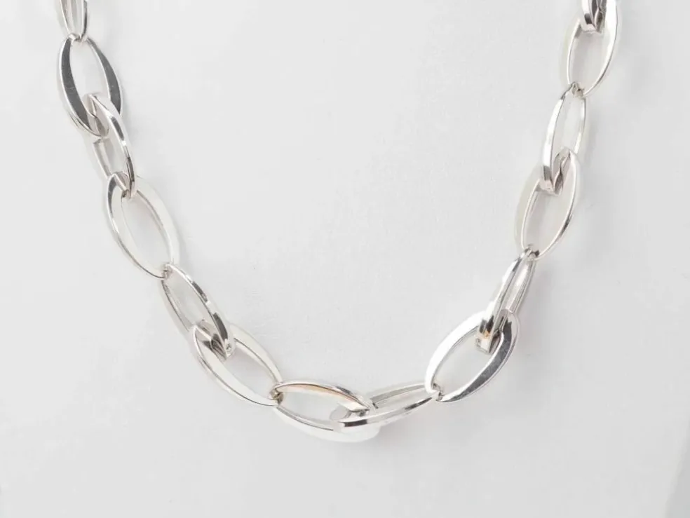 Collier maille ovale en or blanc