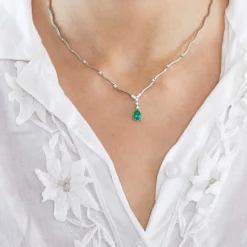 Collier émeraude poire et diamants