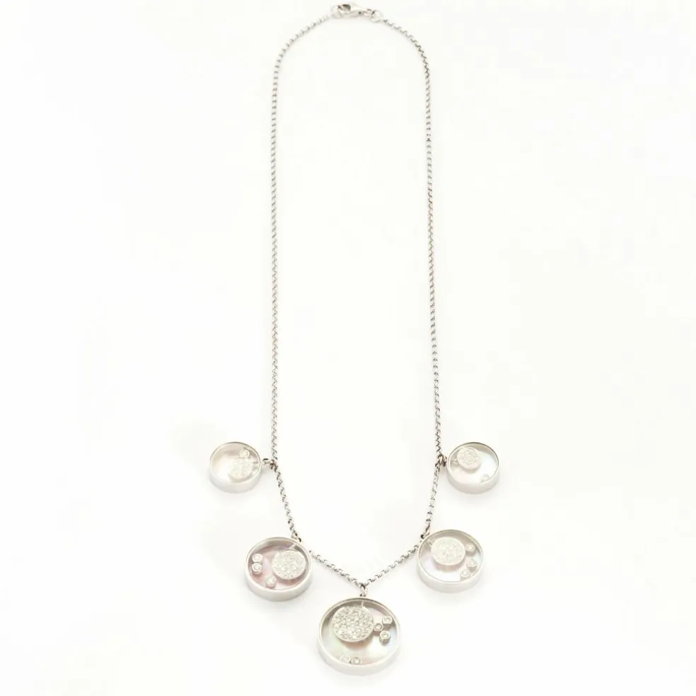 Collier moderniste en or gris serti de diamants