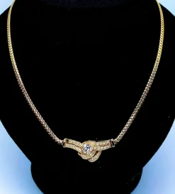 Collier motif central diamants