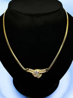 Collier motif central diamants
