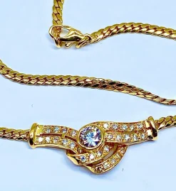 Collier motif central diamants