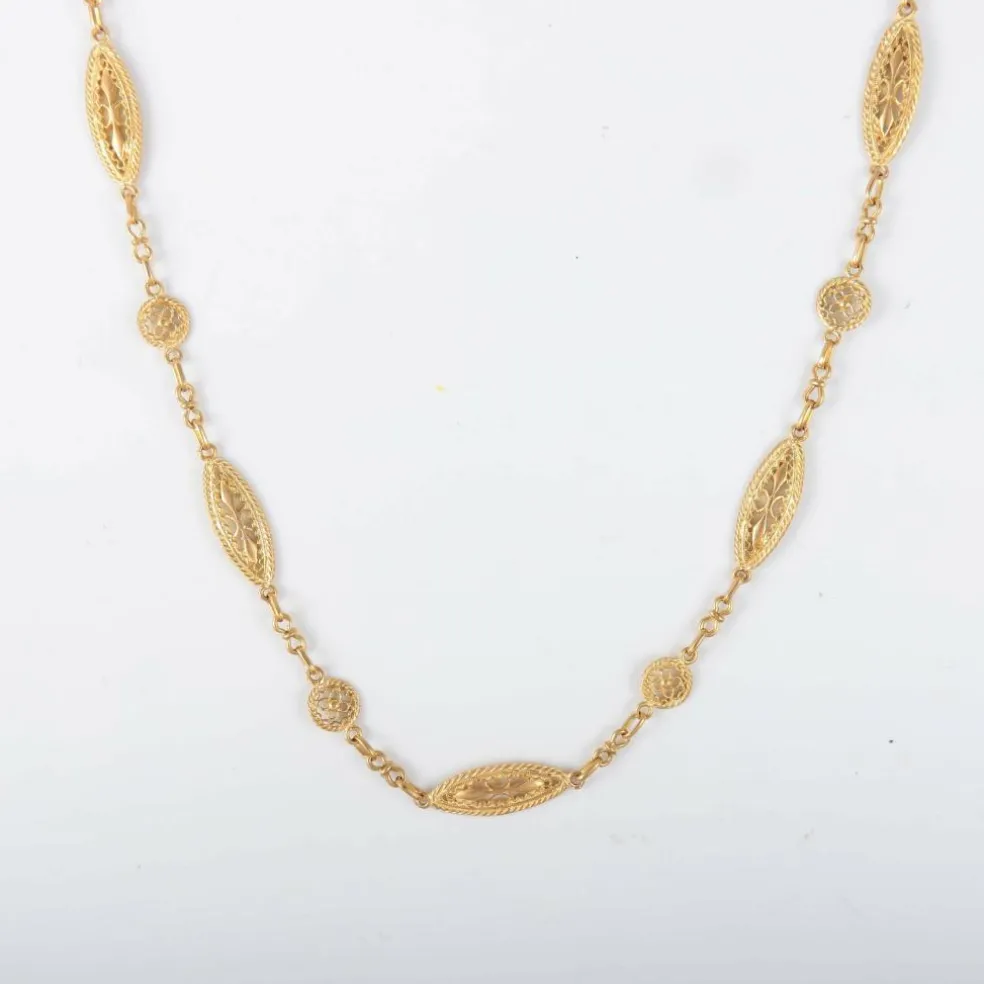 Collier motifs filigranés