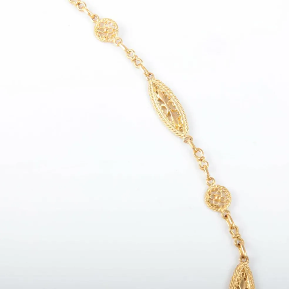 Collier motifs filigranés