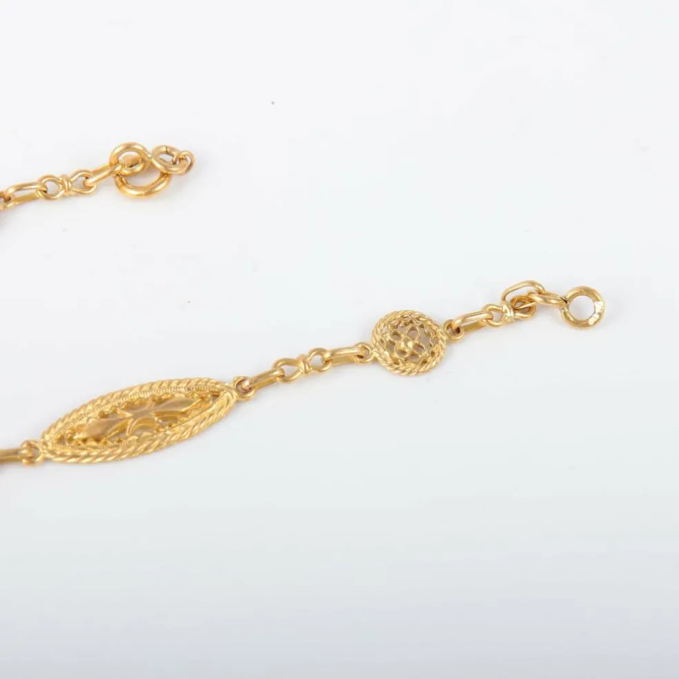 Collier motifs filigranés