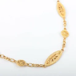Collier motifs filigranés