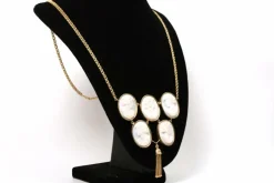 Collier Napoléon III en or jaune et camée coquillage