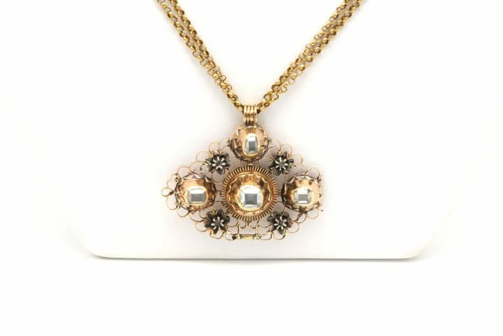 Collier Napoléon III en or jaune 18 carats et diamants "taille" rose