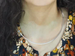 Collier Oméga en or blanc