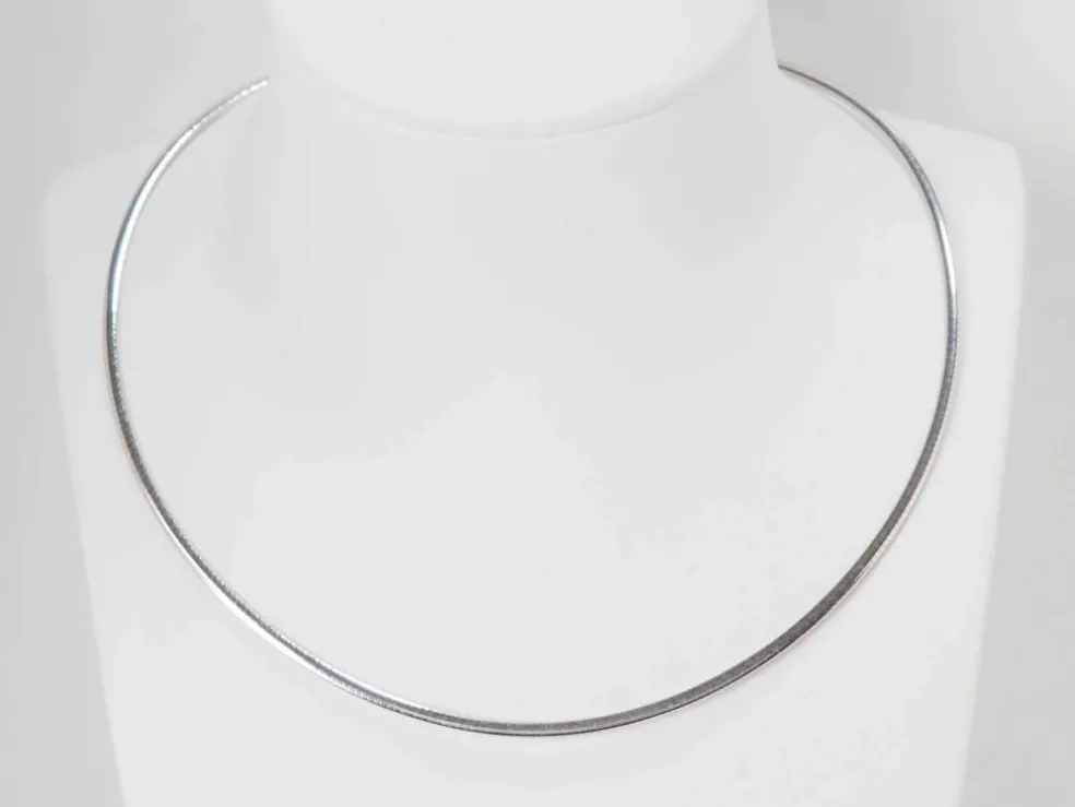 Collier Oméga en or blanc
