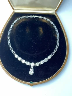 Collier or blanc, diamants