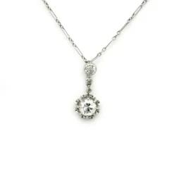 Collier or blanc, platine, diamants