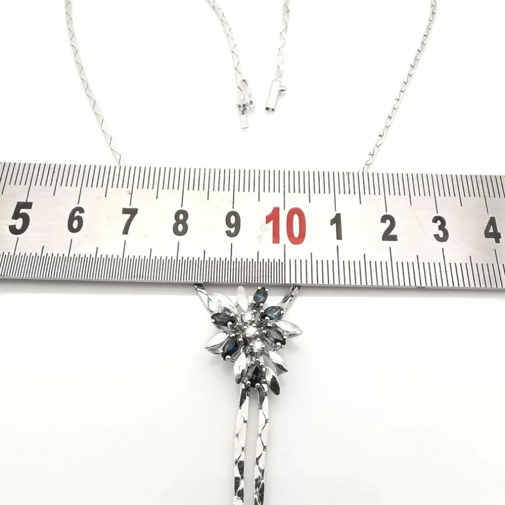 Collier or blanc, saphirs et diamants