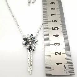 Collier or blanc, saphirs et diamants