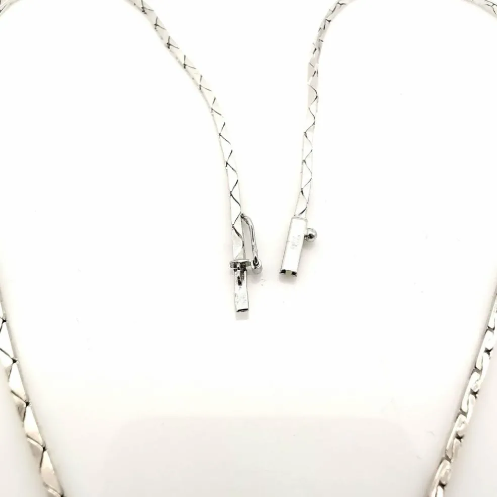 Collier or blanc, saphirs et diamants
