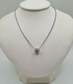 Collier or blanc serti d'un diamants