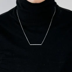 Collier or blanc serti d’une barrette de diamants