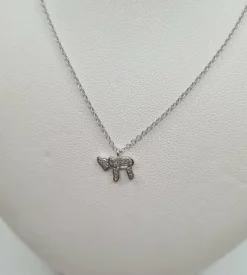 Collier or blanc serti d’un pendentif HAI en diamants