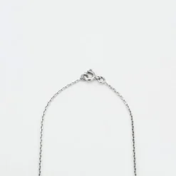 Collier or blanc serti d’une barrette de diamants