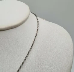 Collier or blanc serti d'un diamants