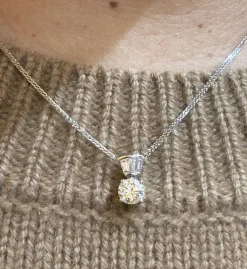 Collier or blanc solitaire diamant 0,52 carat