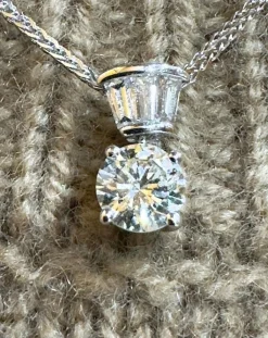 Collier or blanc solitaire diamant 0,52 carat