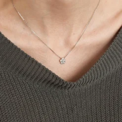 Collier or gris, diamants