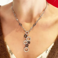 Collier Or Gris, Diamants Blancs et Diamants Noirs