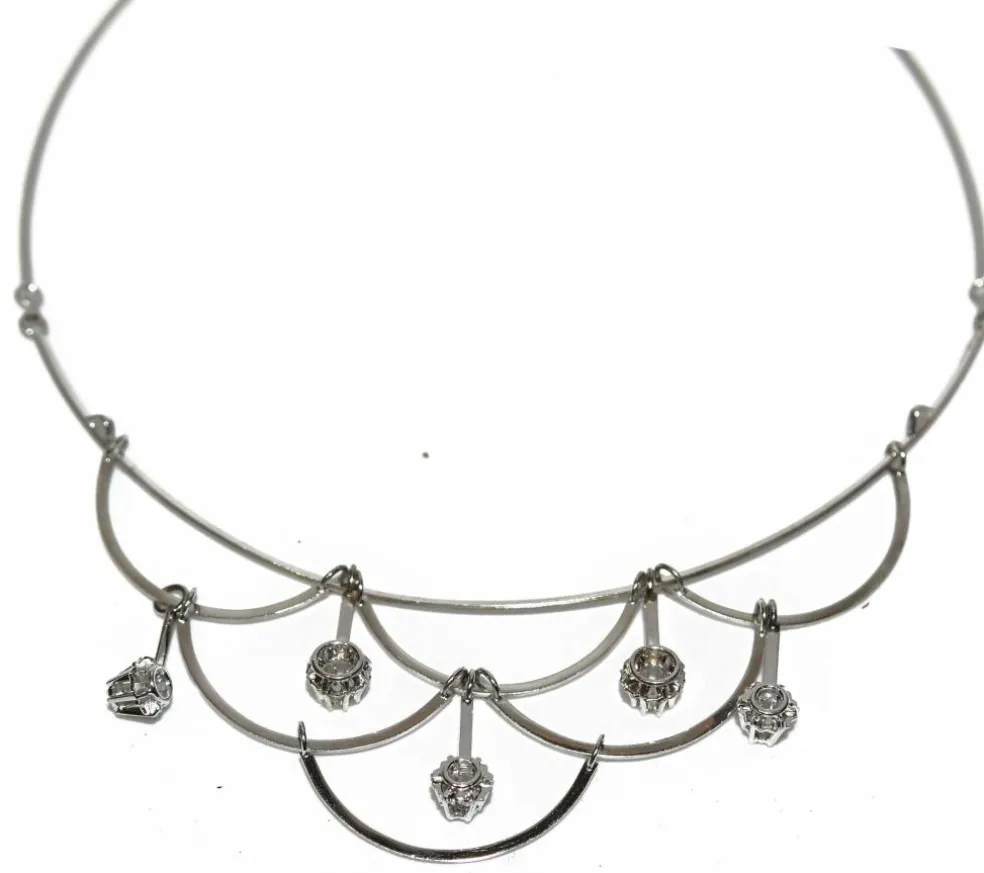 Collier or gris draperie en diamants