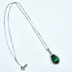 Collier Or gris pendentif goutte Emeraude et Diamants