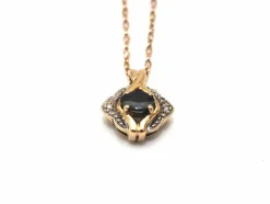 Collier or jaune 750 mil avec pendentif saphir