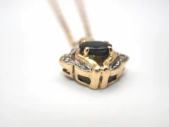 Collier or jaune 750 mil avec pendentif saphir