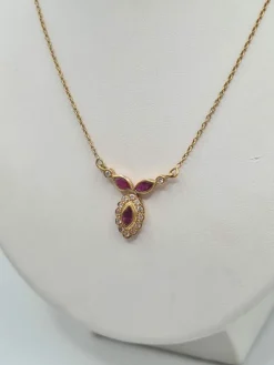Collier or jaune diamants rubis