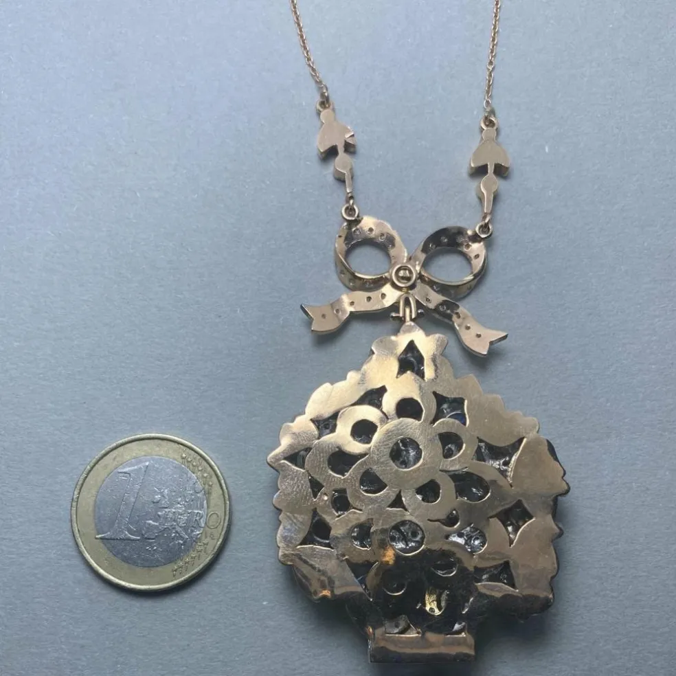 Collier or jaune et argent diamants