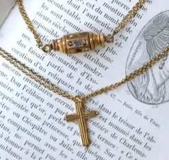 Collier Or Jaune Fermoir Barillet Emaillé et Croix