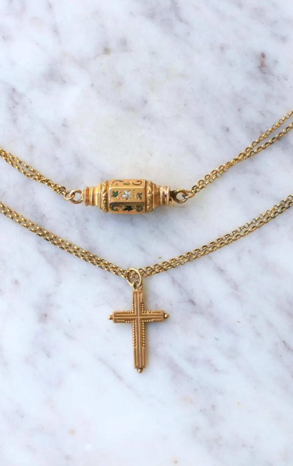 Collier Or Jaune Fermoir Barillet Emaillé et Croix