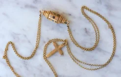 Collier Or Jaune Fermoir Barillet Emaillé et Croix