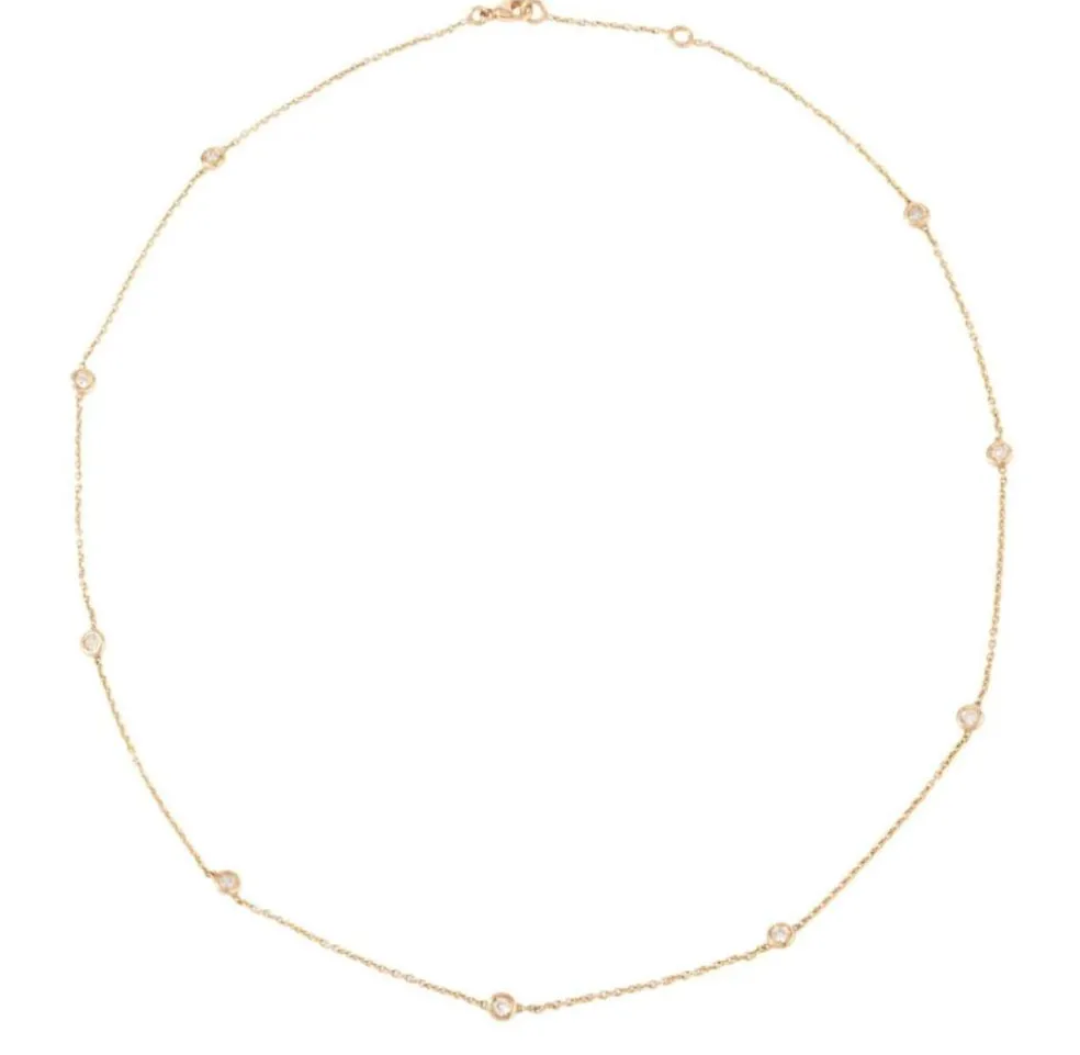 Collier or jaune intercalé de 9 diamants sur maille forçat en sertis clos.