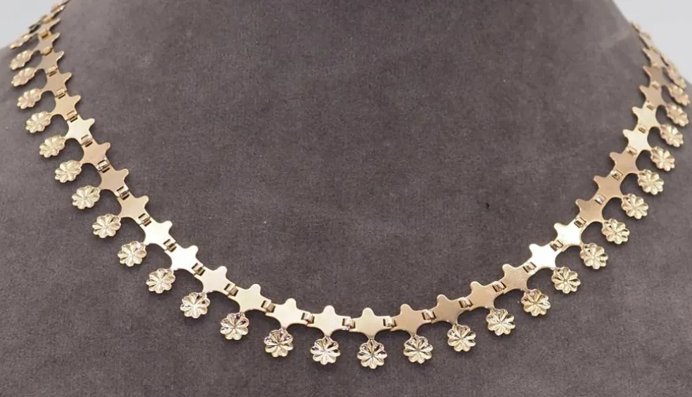 Collier or jaune motif fleur