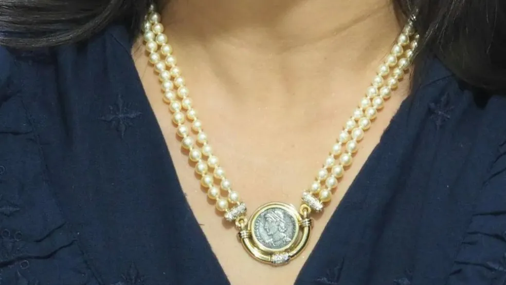Collier or jaune pièce de constance II, perle de culture, diamants