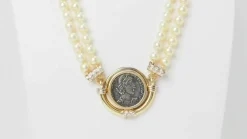Collier or jaune pièce de constance II, perle de culture, diamants
