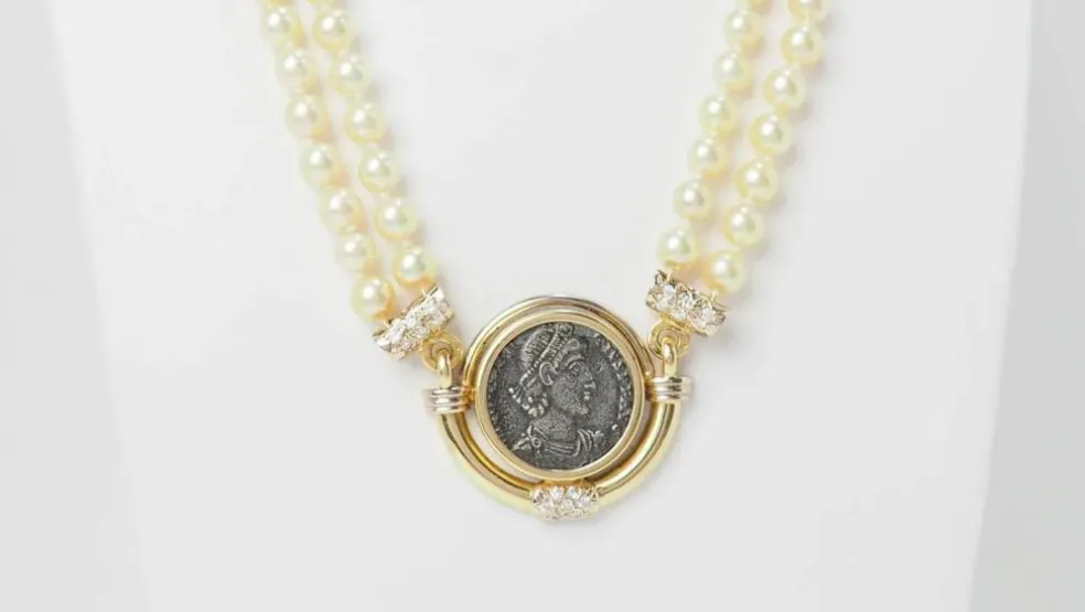 Collier or jaune pièce de constance II, perle de culture, diamants