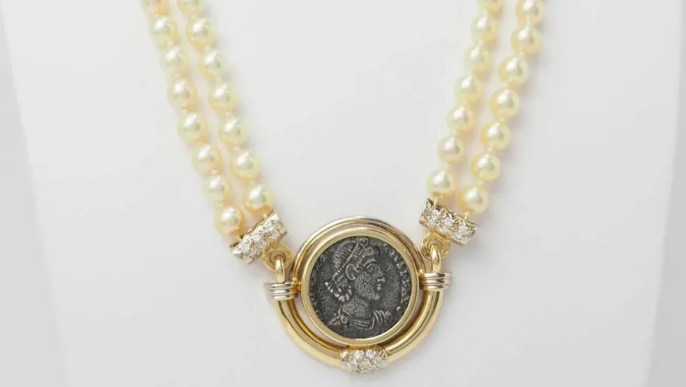 Collier or jaune pièce de constance II, perle de culture, diamants