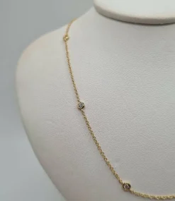 Collier or jaune serti de diamants