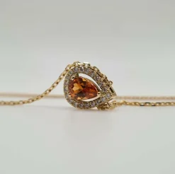 Collier or jaune serti d'une citrine et de diamants
