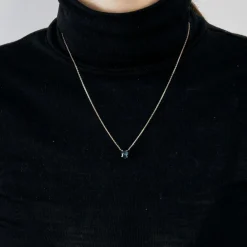 Collier or rose serti d’un saphir