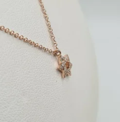 Collier or rose étoile de David serti de diamants