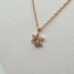 Collier or rose étoile de David serti de diamants