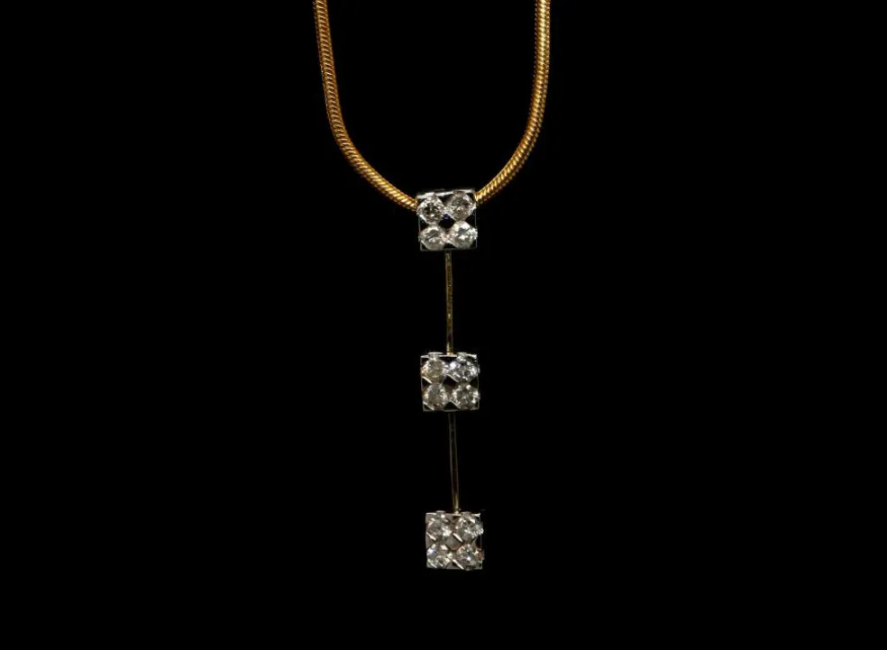 Collier Orné de Diamants Pavés