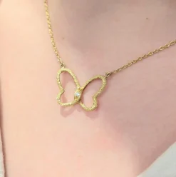 Collier papillon or jaune et diamant